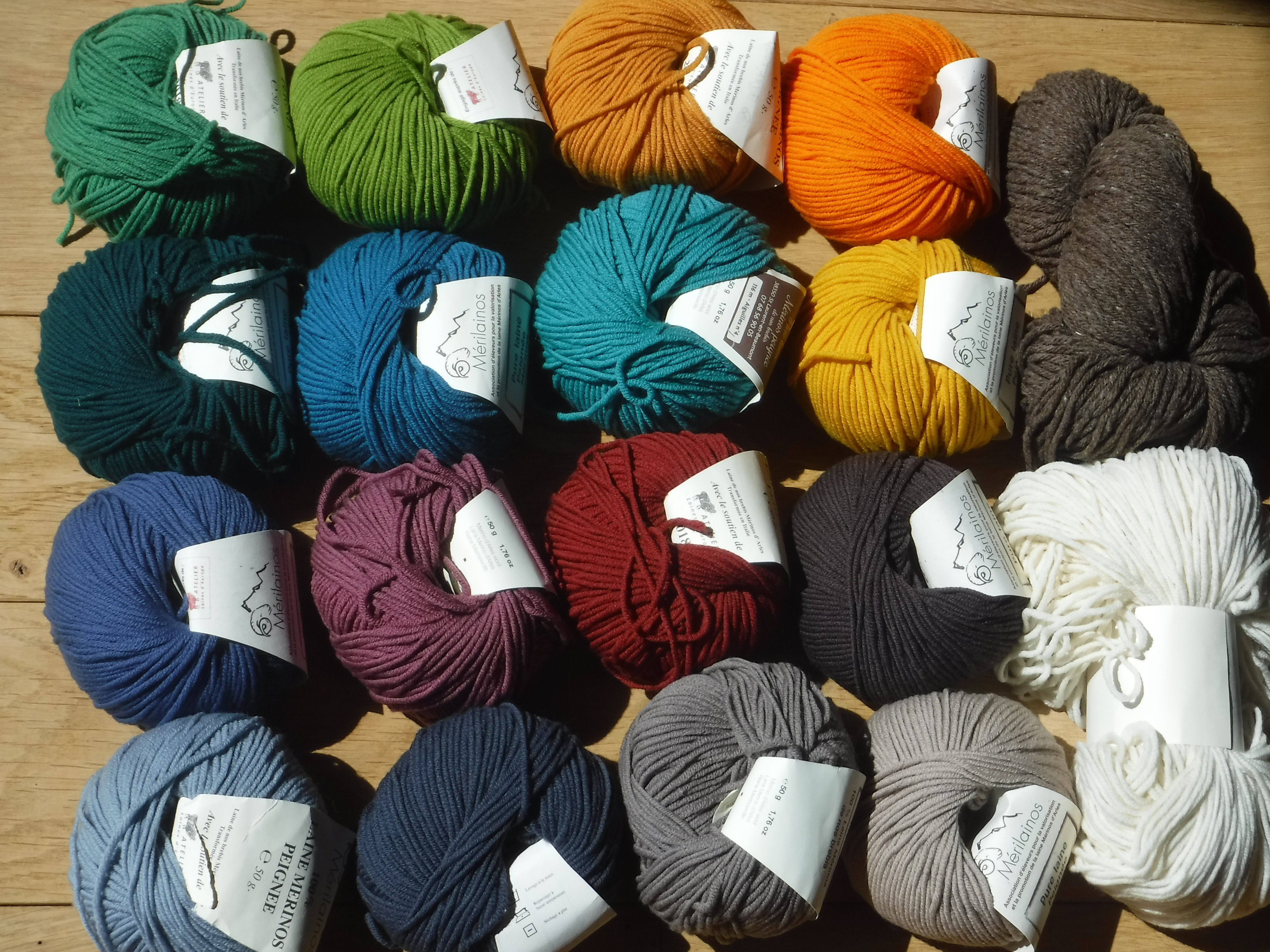 Fil à tricoter 100% laine mérinos d'Arles rouge aiguille 4
